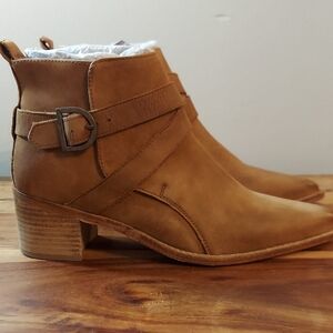 Free People Sz 8.5 Ankle Boots Tan Distressed Front Cross Straps Back Loops